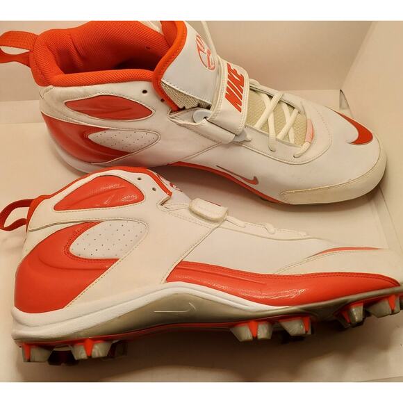 Athletic_Shoes